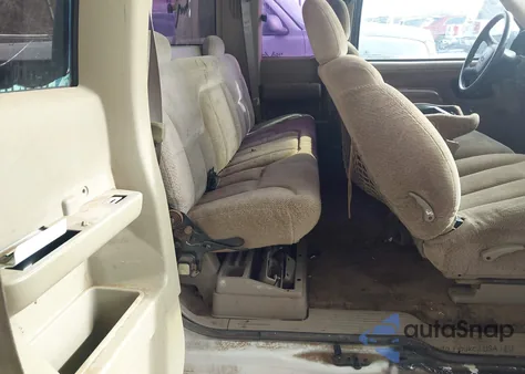 1998 Chevrolet C1500 Fleetside z USA, uszkodzony, nr VIN 2GCEC19MXW1121737